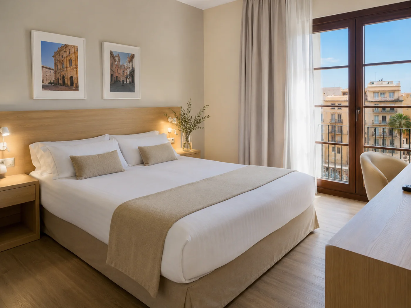 Habitación de hotel limpia y preparada para recibir huéspedes